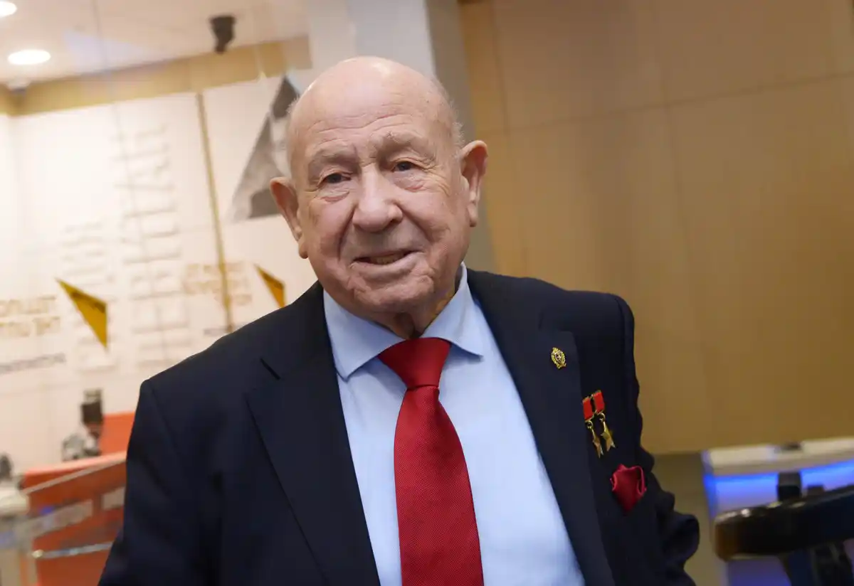 Muere a los 85 años el cosmonauta soviético Alexéi Leónov, el primero en realizar una caminata espacial