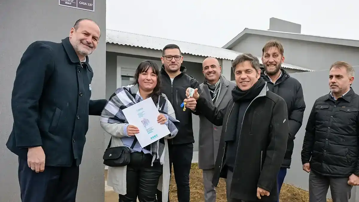 Axel Kicillof entregó 44 viviendas en Bahía Blanca,