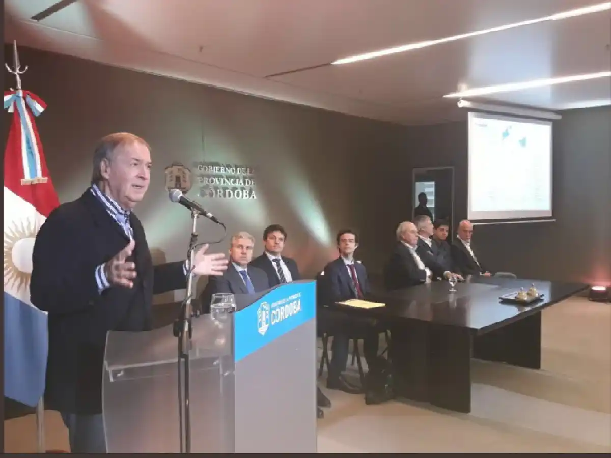 El gobernador Schiaretti firmó el contrato para la construcción de las escuelas Proa
