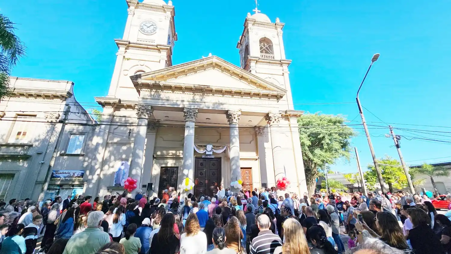 Colón vivió la apertura de la Puerta Santa en el inicio del Jubileo Parroquial