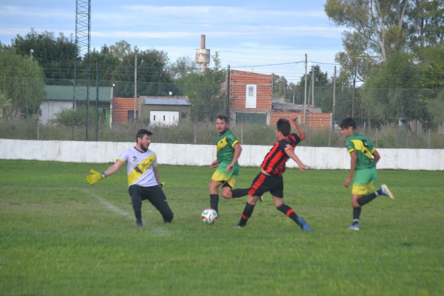 Mientras Urquiza viaja a Galarza para enfrentarse a La Academia; Gualeguay Central cruzará la calle Belgrano para medirse con su tradicional rival de todos los tiempos: Sociedad Sportiva, en el estadio Hermanos Romasanta.