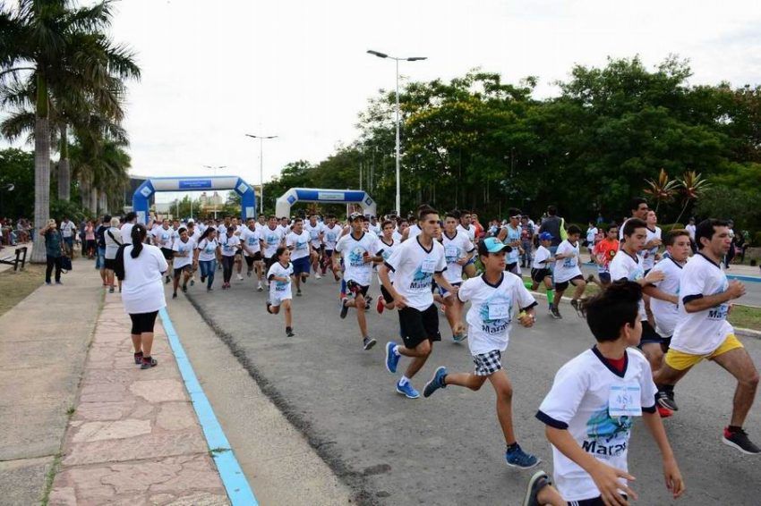 Gran maratón estudiantil en La costanera Vuelta Fermosa