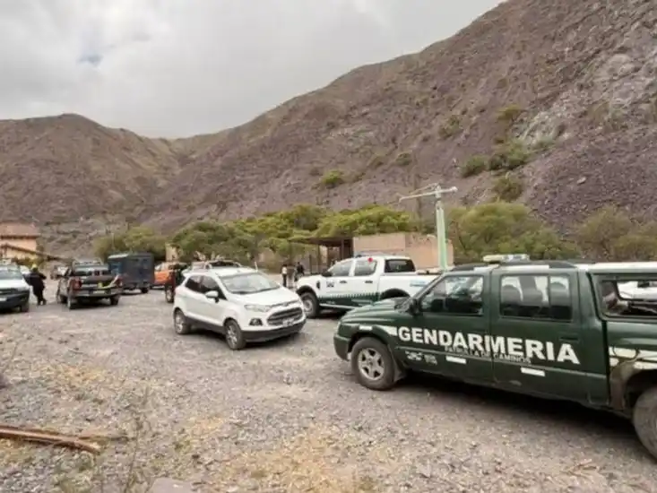 Los equipos de búsqueda y rescate trabajan para intentar localizar a dos hombres en el cerro Pacuy en Salta (El Tribuno)