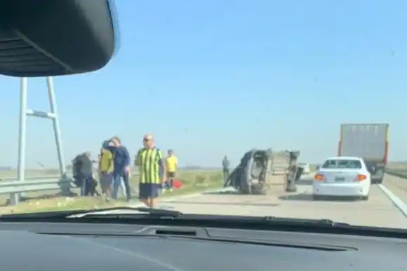 Accidente fatal: un auto despistó, volcó y una personas terminó perdiendo la vida