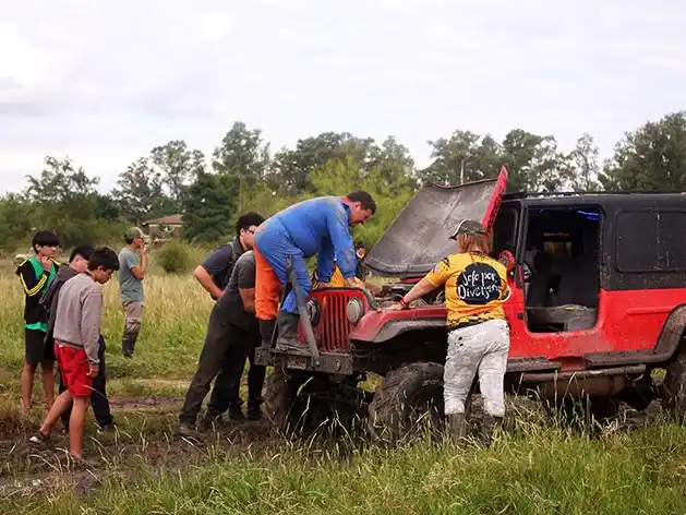 A puro barro y camaradería: Gualeguay vive el 8º Encuentro Nacional de Jeeperos