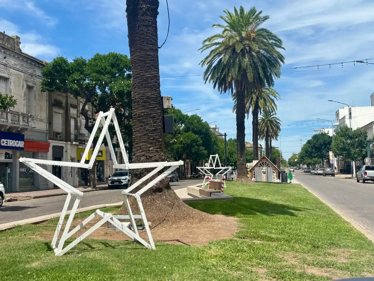 Preparativos para el encendido del árbol navideño
