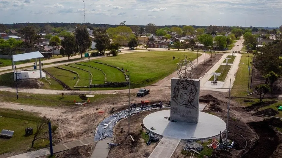 El mega monumento a Maradona ya está listo para ser inaugurado el sábado 