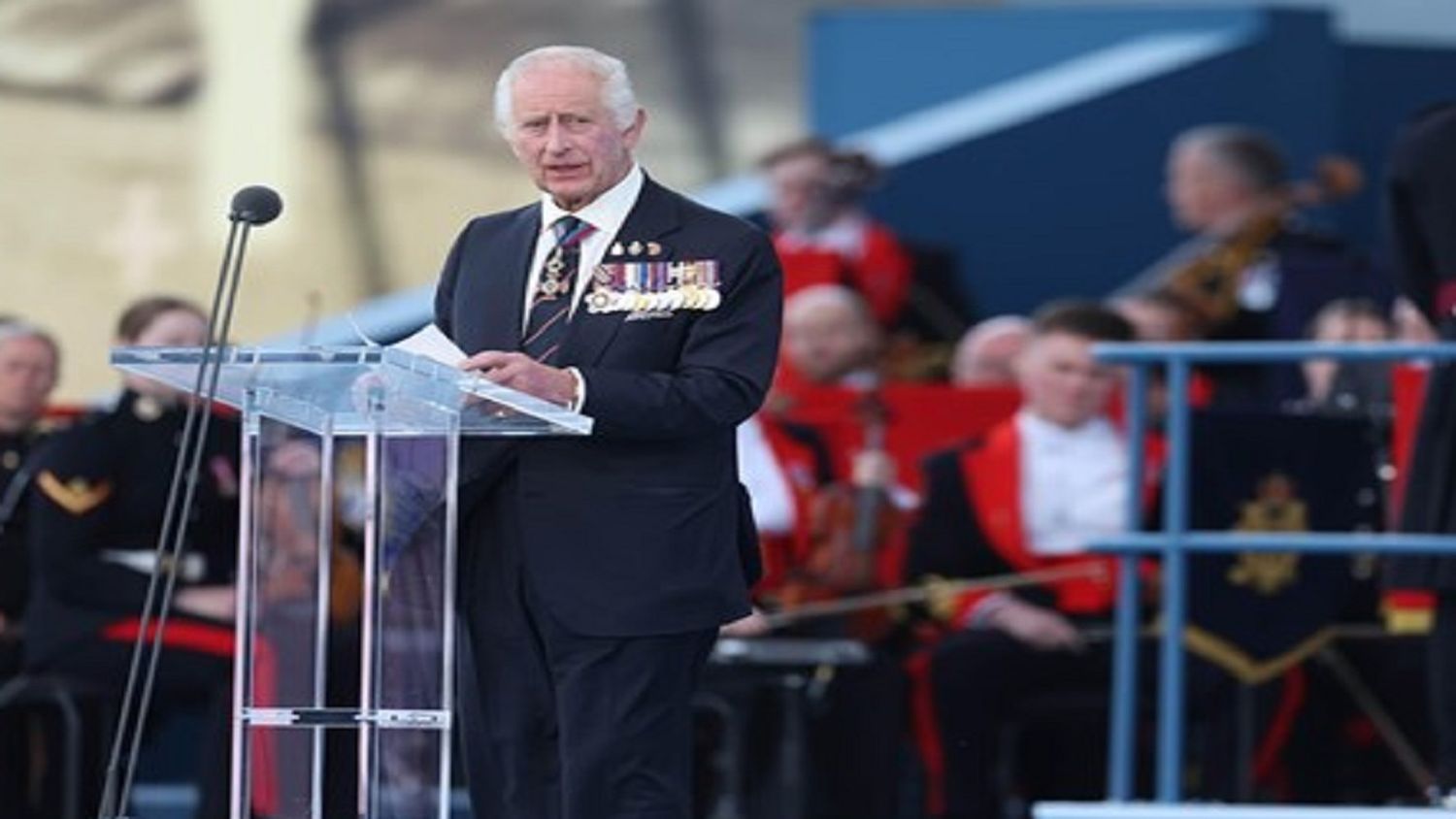 EL EMOTIVO DISCURSO DE Carlos III  en los actos del Día D en Inglaterra