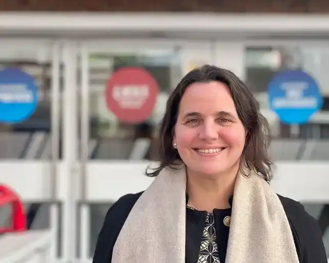 Marìa Josefina Rouillet esposa del ministro de Desregulación y Transformación del Estado, Federico Sturzenegger, beneficiada con un importante contrato con el Estado