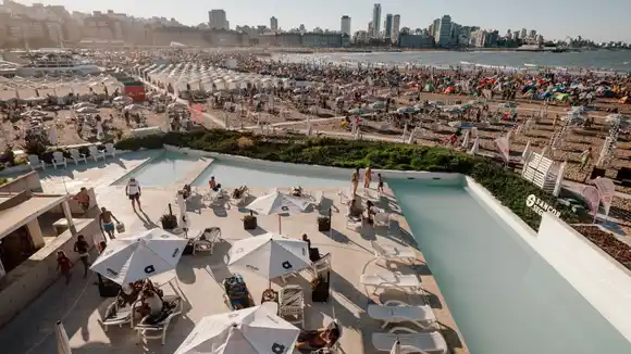 El verano comienza a palpitarse en Mar del Plata y los balnearios ya preparan su oferta para la temporada