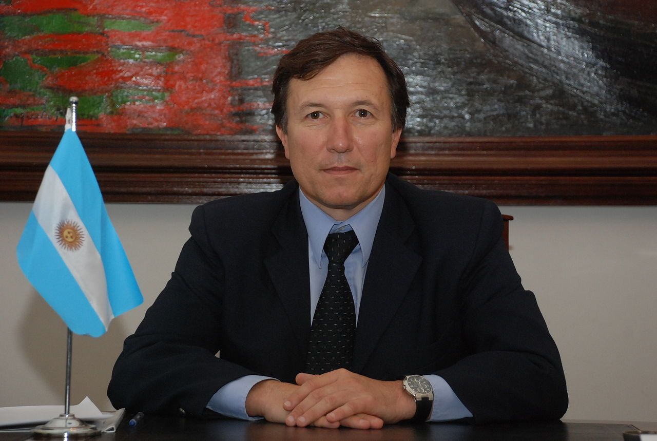 Intendente de Bahía Blanca no se animó al baldazo de agua helada y pagó la multa