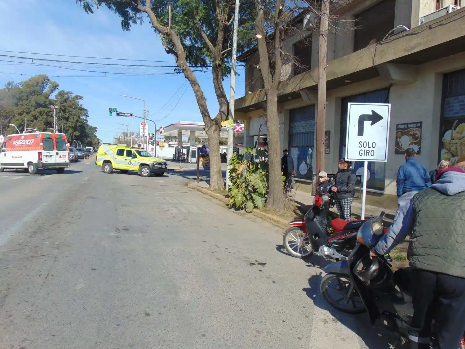 En el lugar trabajó personal de Bomberos y del SIES 107 en la atención de la paciente.