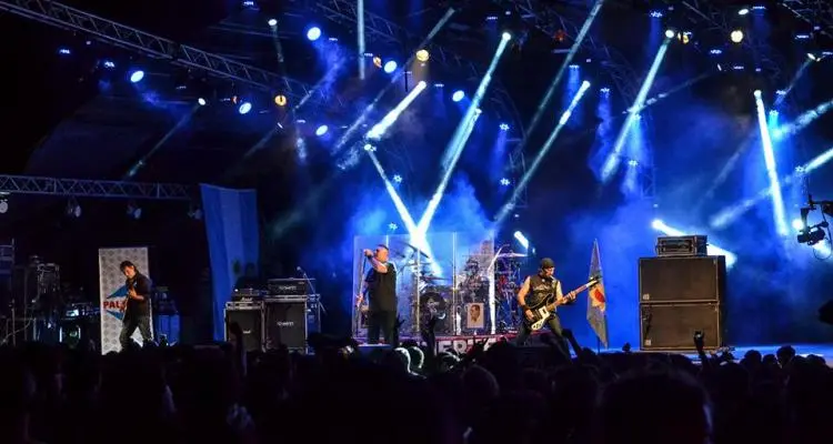 Miles de personas disfrutaron de la primera jornada del Baradero Rock