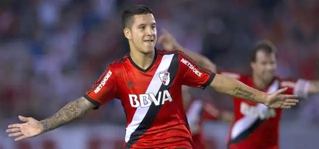 River le gana a Banfield 3 a 1 y es el único puntero