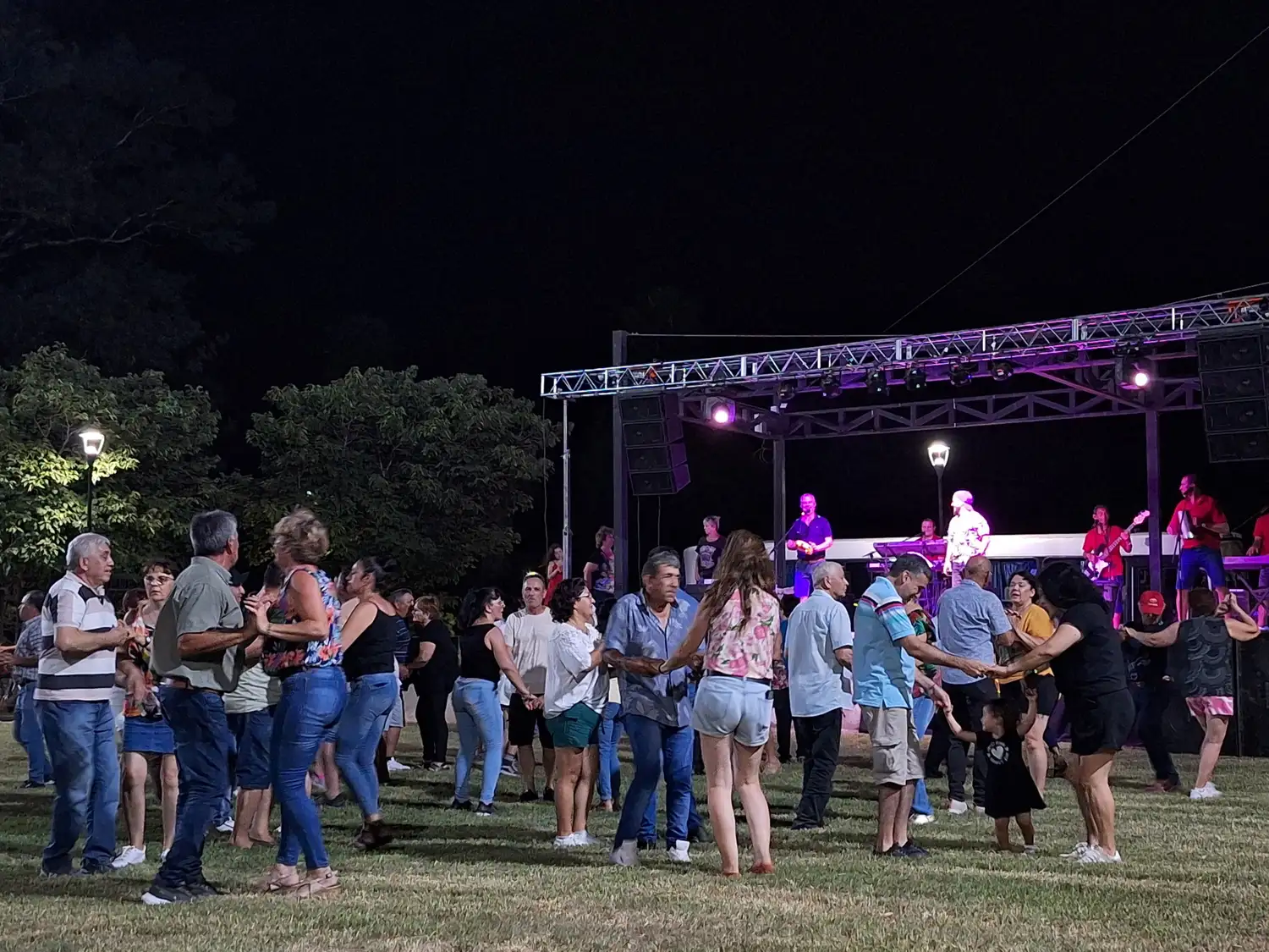 La localidad de El Tío vivió una jornada de precarnaval en el Parque Urbano