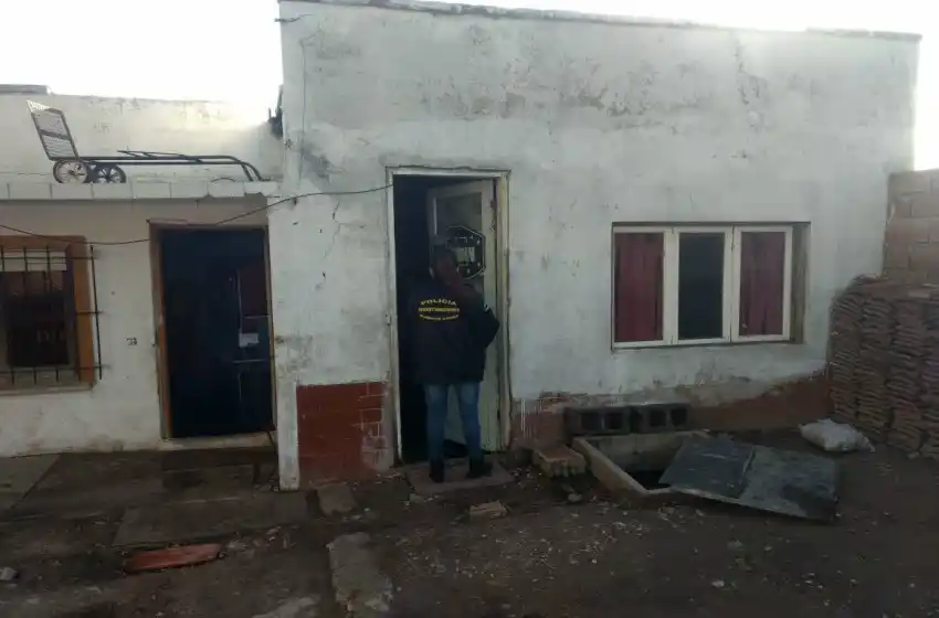 Dos detenidos y dos prófugos por una violenta entradera