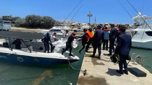 ¡SIMILITUD CON CASO DE FUNCIONARIA DEL SENAMECF! Investigan muerte de quinceañera que fue hallada flotando en el mar de La Guaira