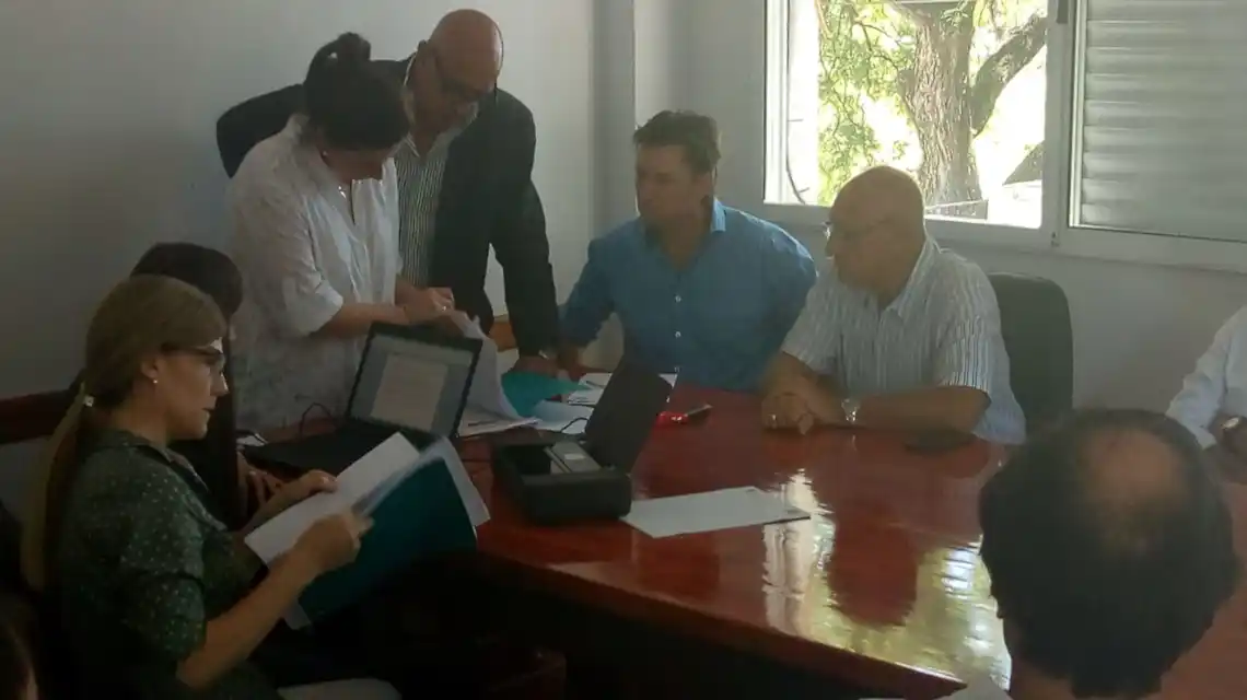 La provincia abrió los sobres para la compra de equipamiento vial