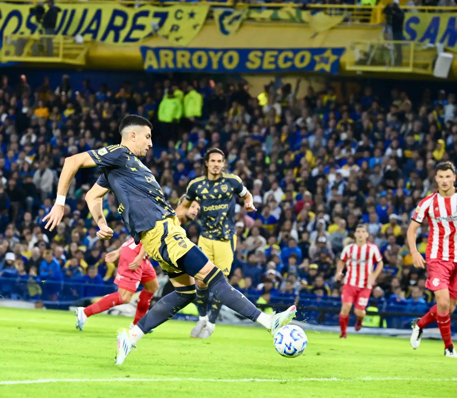 Battaglia llega al gol.