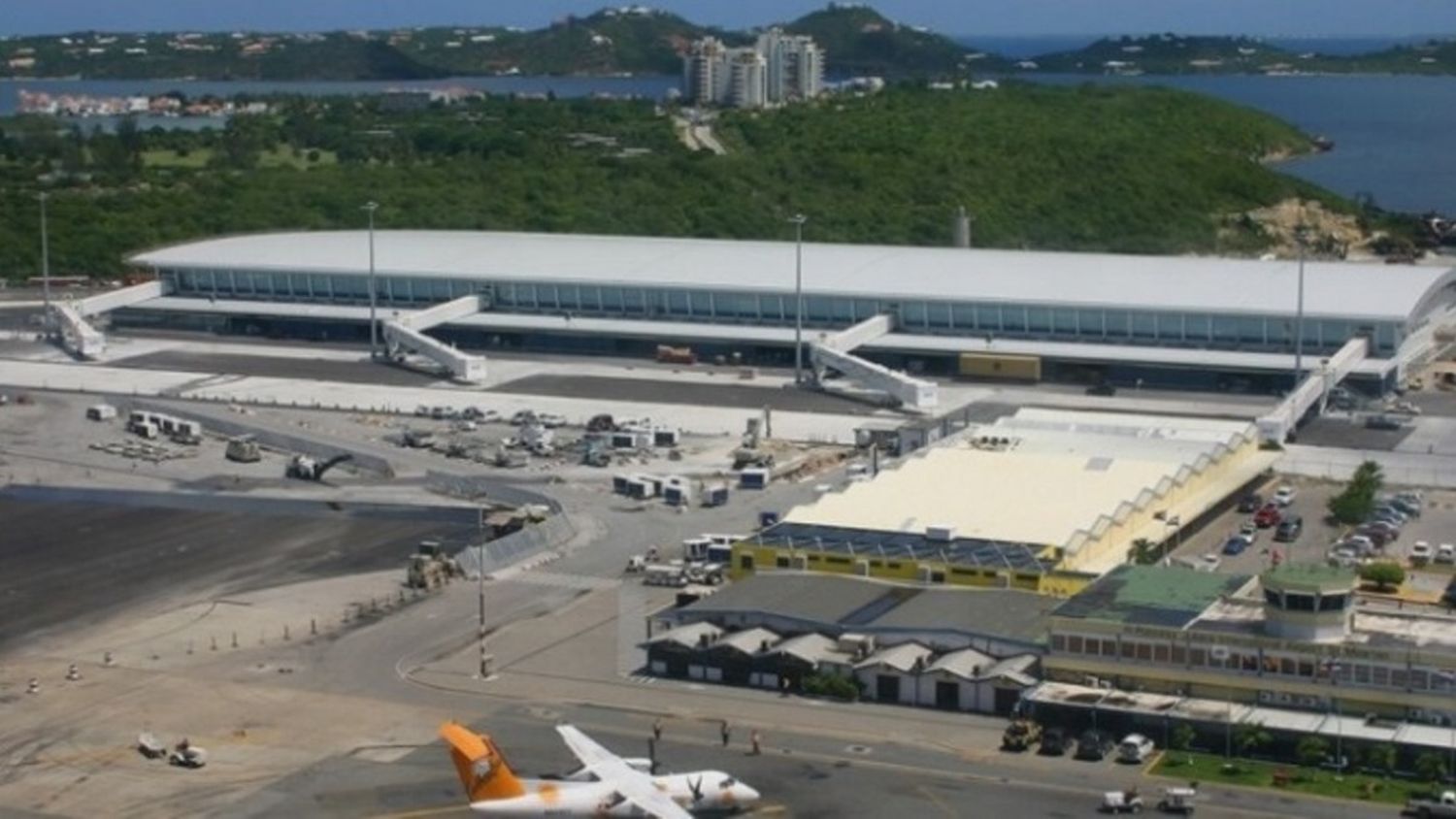 Tiroteo en el aeropuerto internacional de Trinidad y Tobago dejó saldo de un muerto y un herido