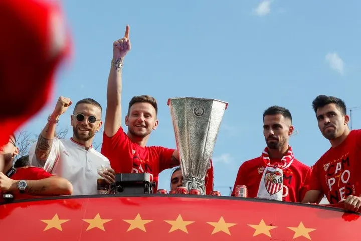 El jugador dejó el club español luego de 90 partidos realizados.