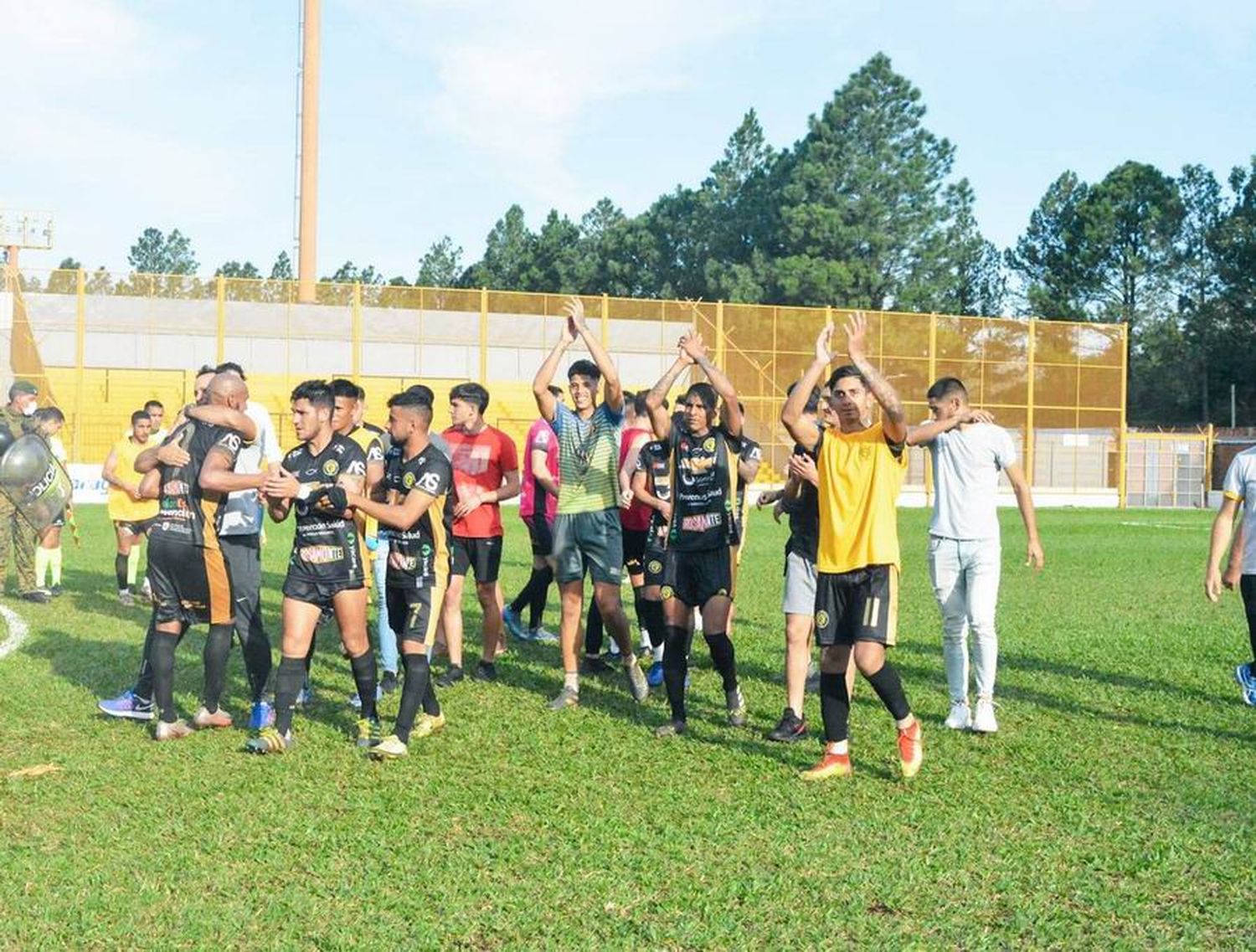 Crucero del Norte le sacó el
invicto a Racing de Córdoba