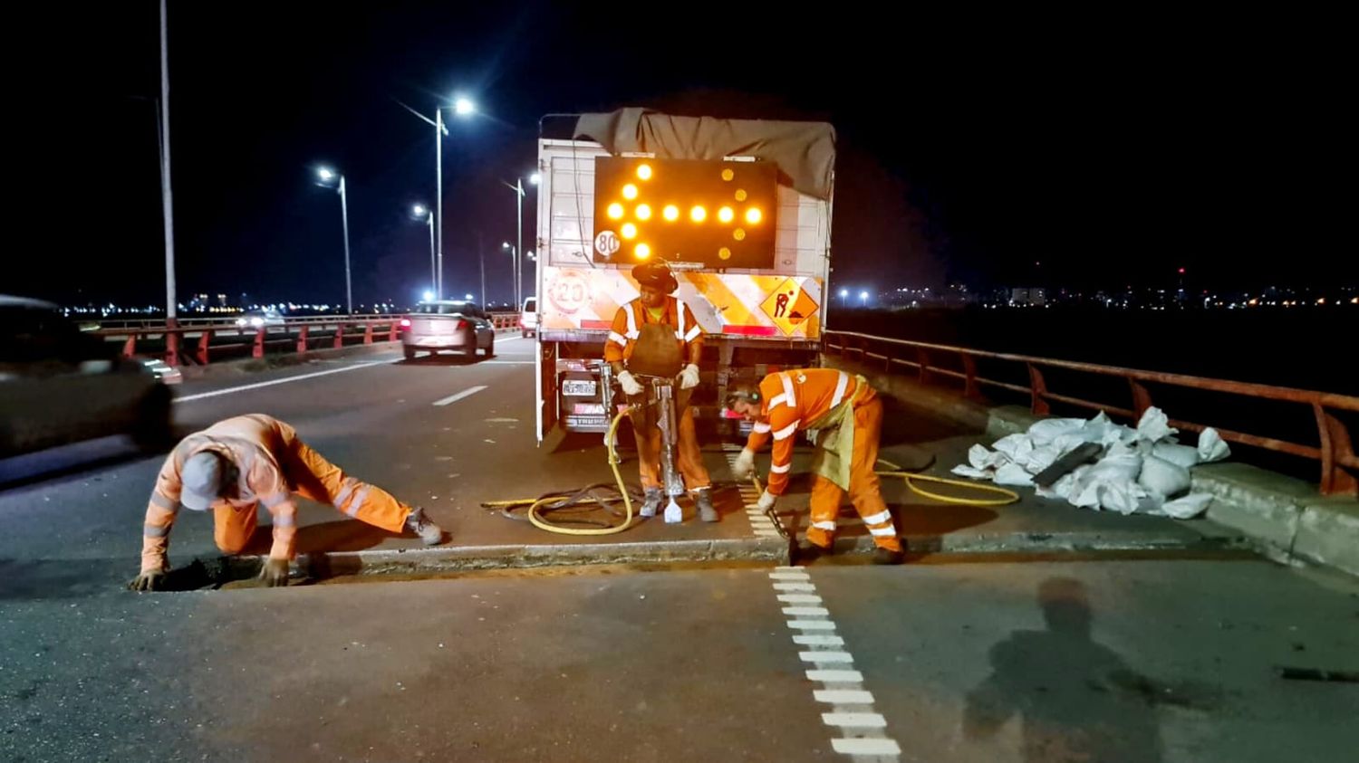 El trabajo se organizó parea interferir lo menos posible en el tránsito vehicular.