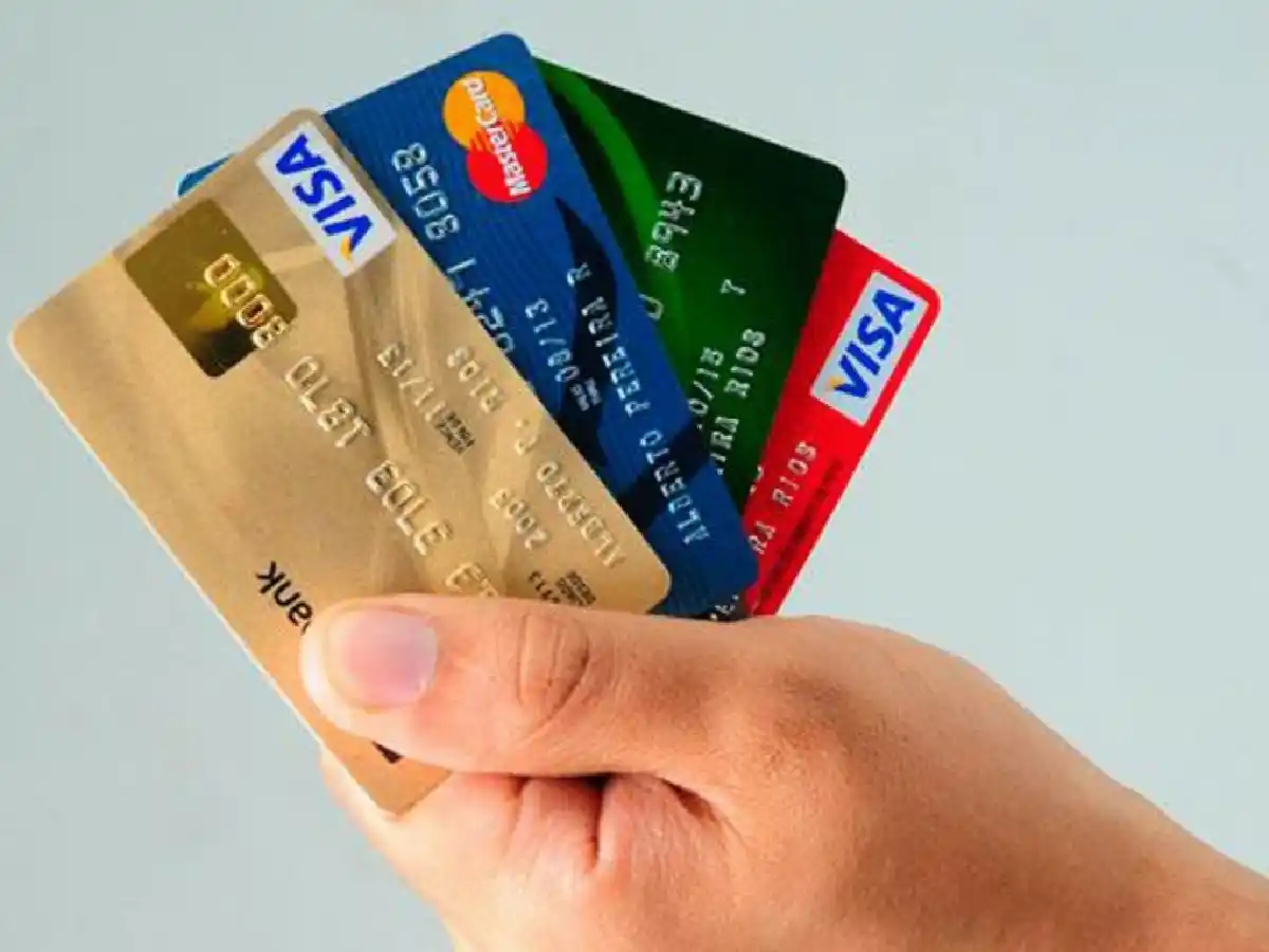 Sube el costo de financiar con tarjeta de crédito compras superiores a 200 dólares