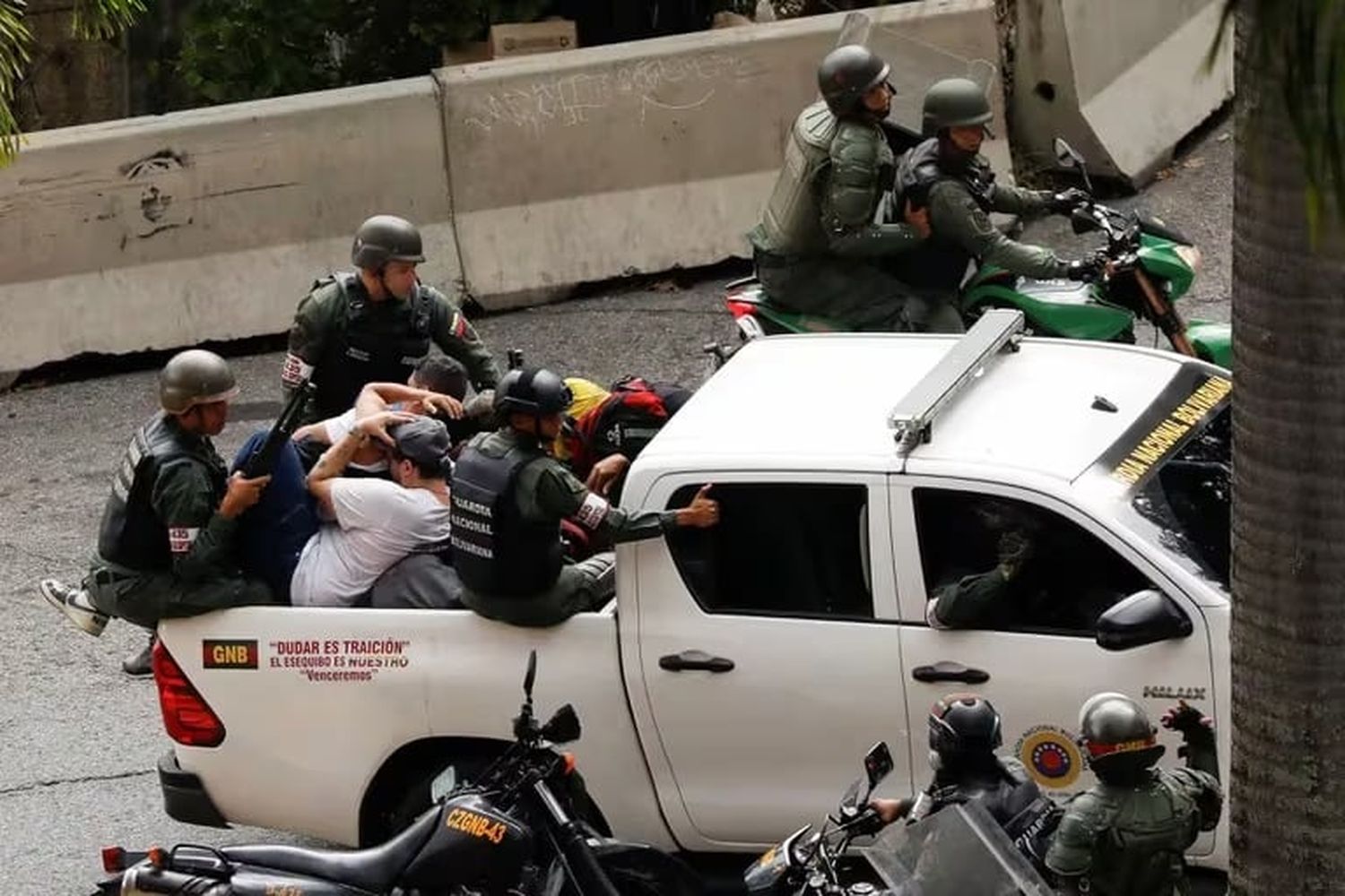 Caos total en Venezuela: ya son 11 los civiles asesinados durante las protestas contra el fraude