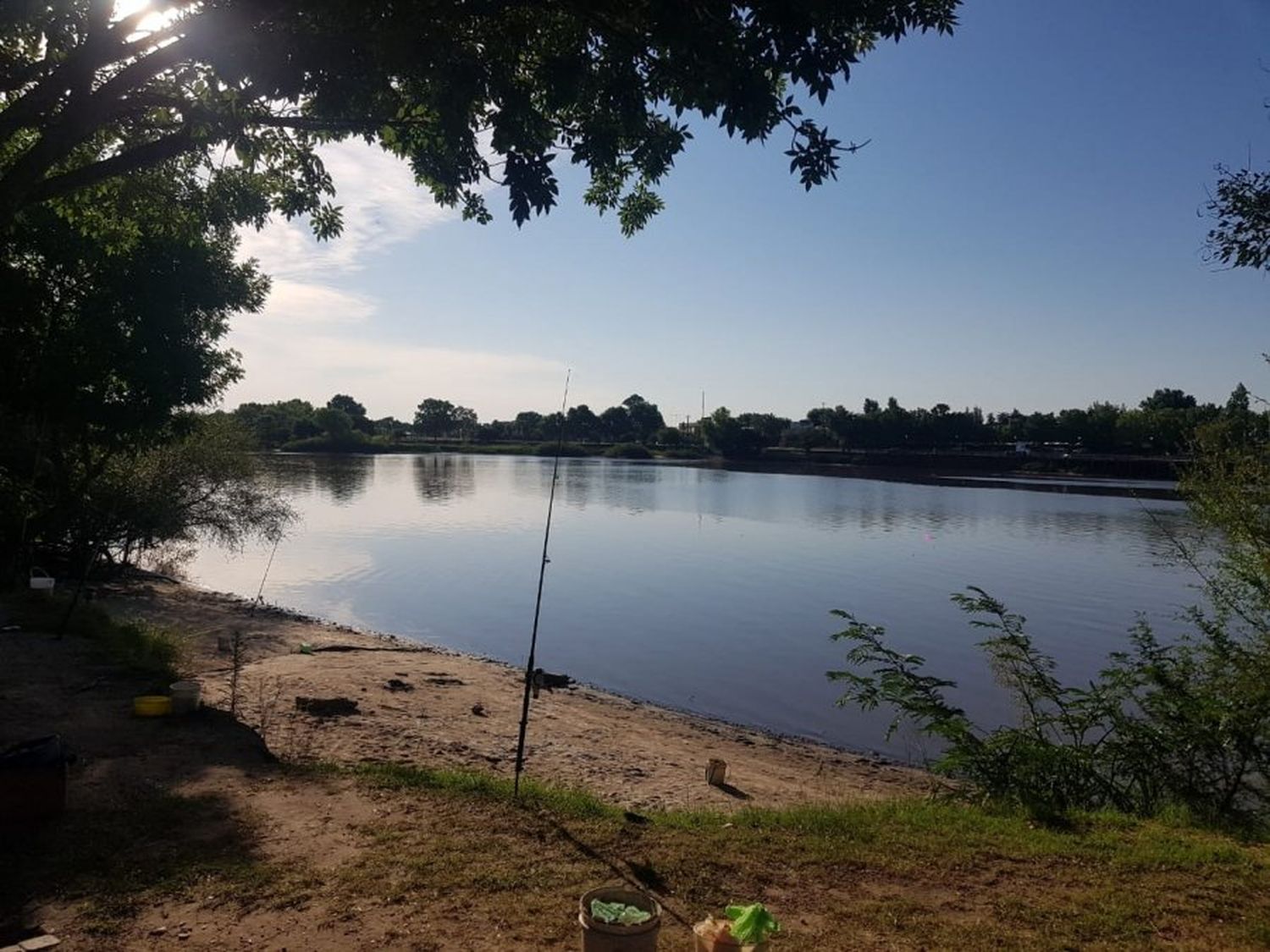 Por el bajo nivel del río se formaron 