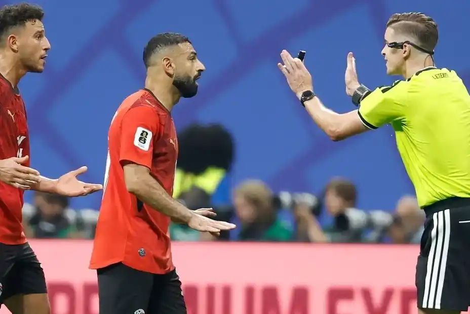 El arbitraje de François Letexier sigue generando polémica tras el partido entre Argentina y Egipto.
