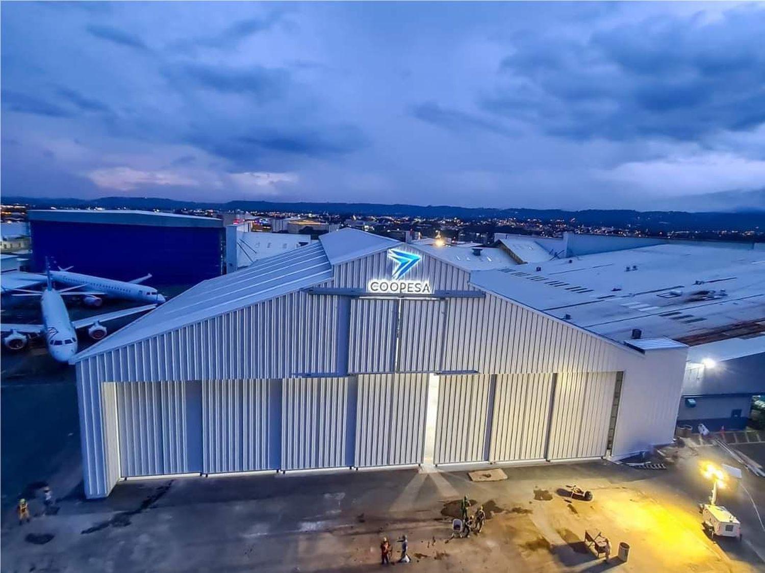 COOPESA inaugurates new hangar for first 737-800 freighter conversion center in Latin America