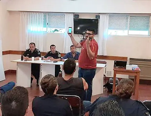Se realizó una charla sobre botones antipánico en San Cayetano