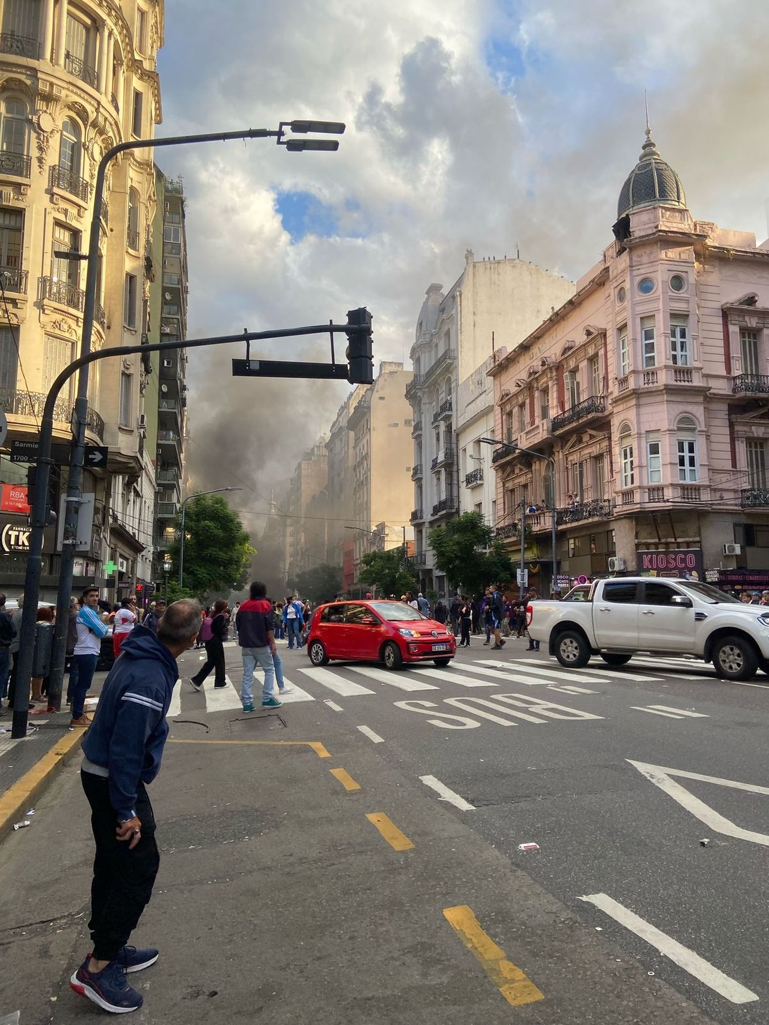 Caos y violencia en la marcha de los barras bravas