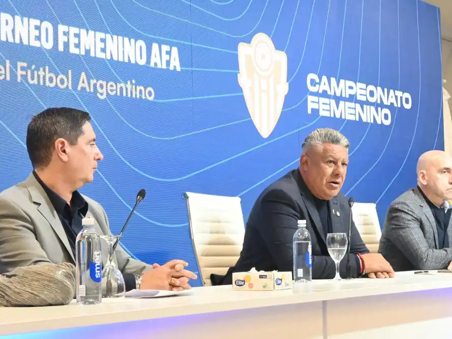 Tapia presente en el lanzamiento del nuevo torneo de fútbol femenino.Foto:AFA