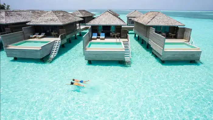 Villas sobre el agua, spas flotantes y playas privadas crean un refugio de lujo absoluto/ DeporteGlam