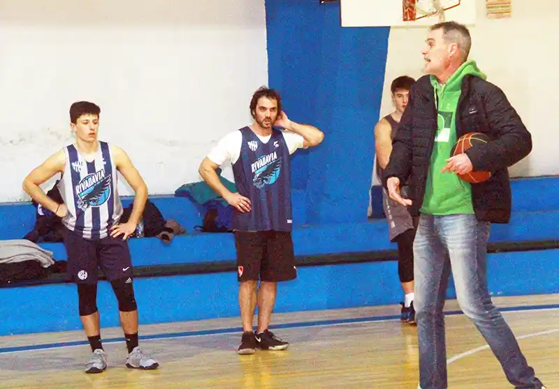 Rivadavia se prepara para el desafío en el basquet marplatense