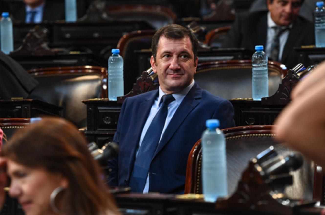 Detuvieron al senador Kueider en Paraguay por trasladar más de 200.000 dólares