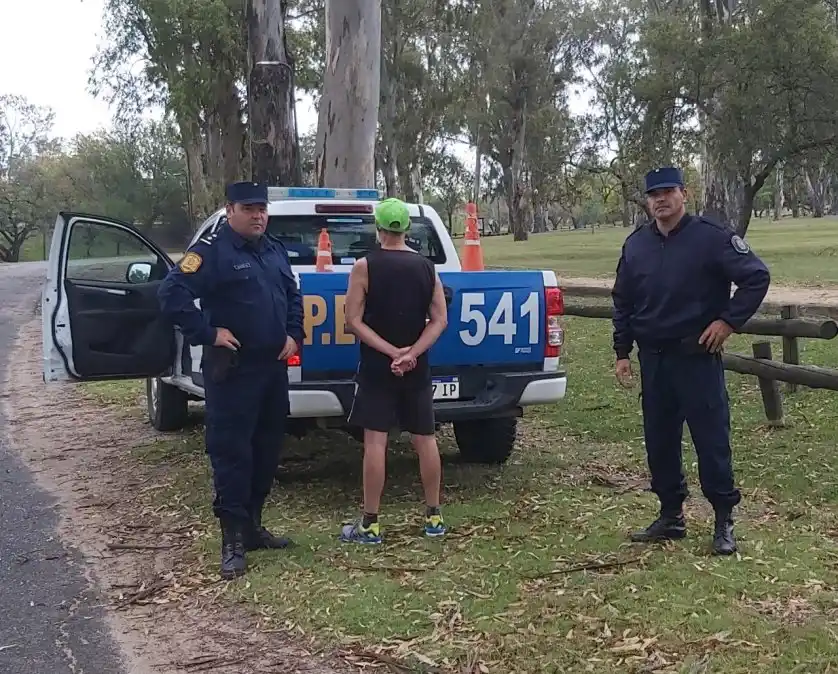 Detenido por correr en el Parque Unzué 
