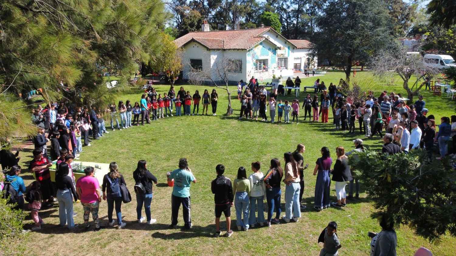 Los temas propuestos como ejes fueron el fortalecimiento comunitario, medio ambiente, espacios públicos, arte y deporte.