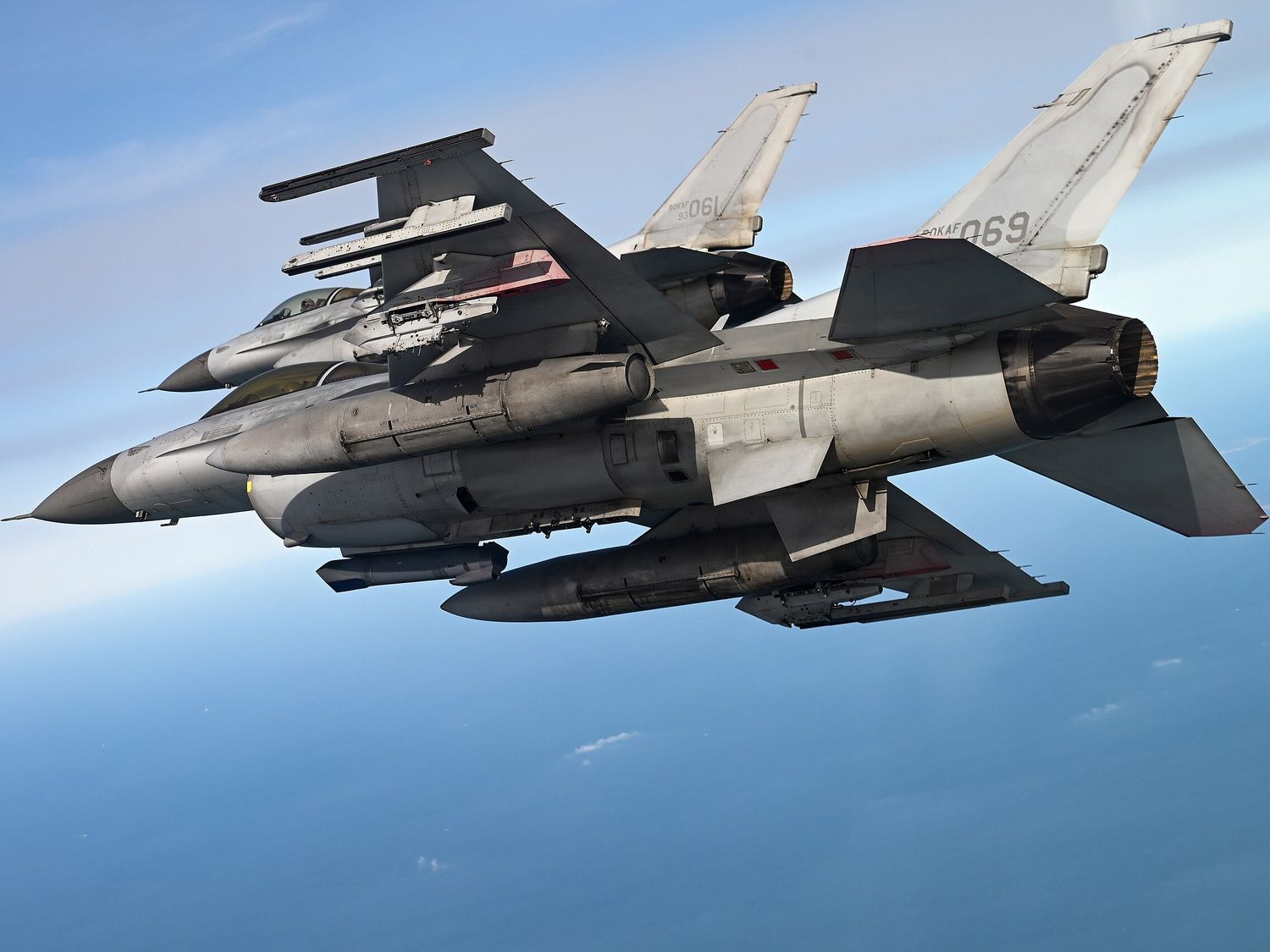 Pair of KF-16 fighter jets from the Republic of Korea Air Force. Photo: Public domain.