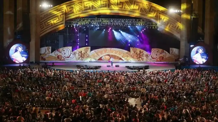 Cómo cada año, la Plaza Próspero Molina será el lugar donde se darán cita artistas de larga trayectoria