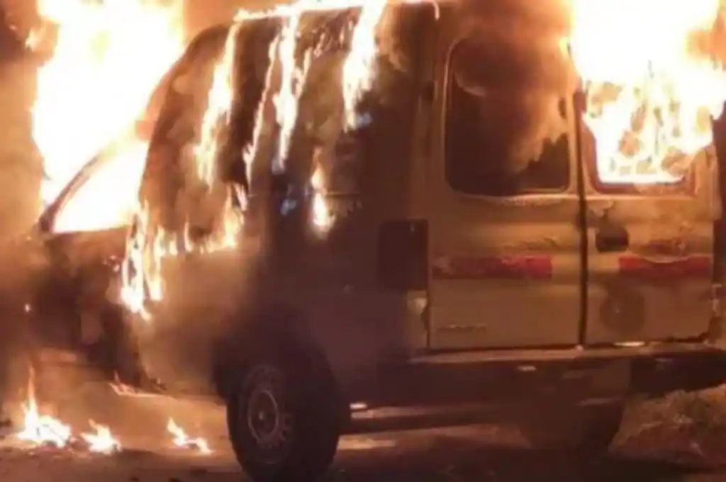 San Lorenzo: se incendió un automóvil y quedó consumido por las llamas