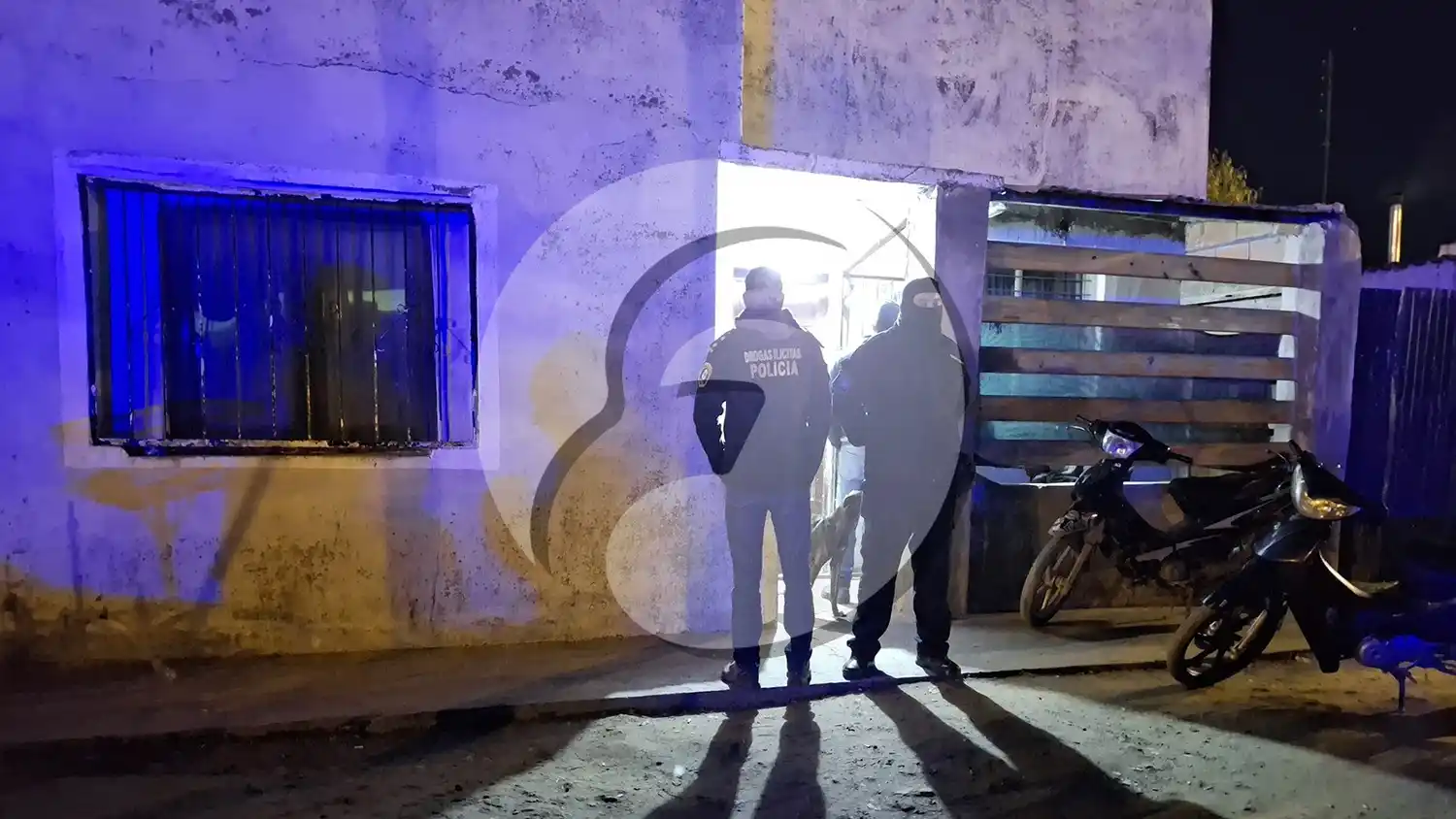 Durante varias horas, personal policial realizó la requisa en busca de estupefacientes