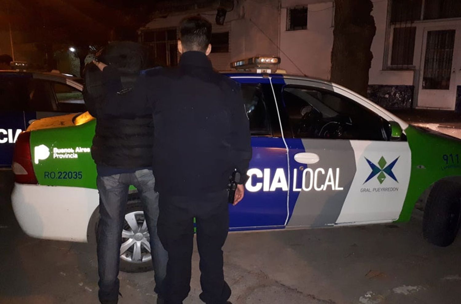 Amenazó y golpeó a su madre con una moladora y lo aprehendieron