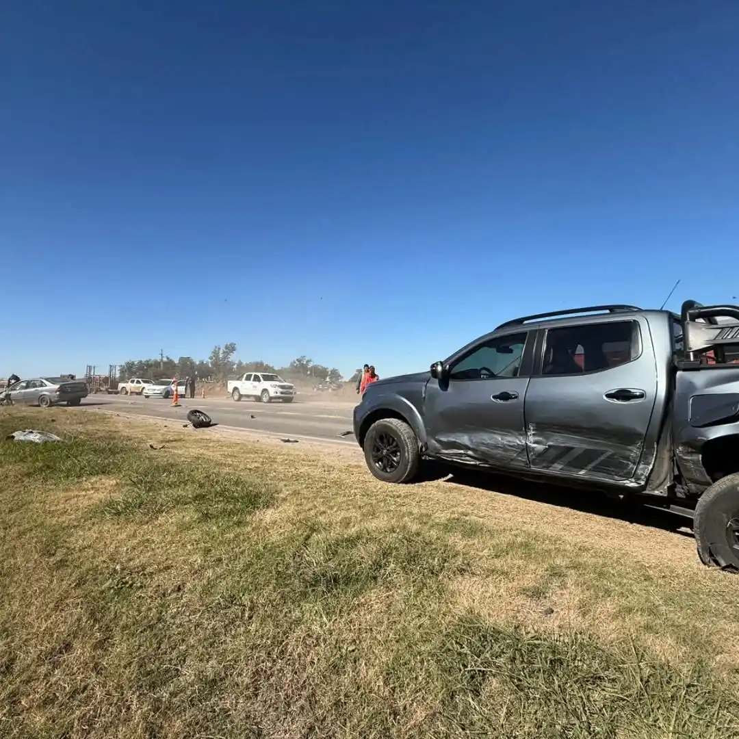 Choque múltiple sobre Ruta 19: tres vehículos involucrados tras una maniobra de sobrepaso