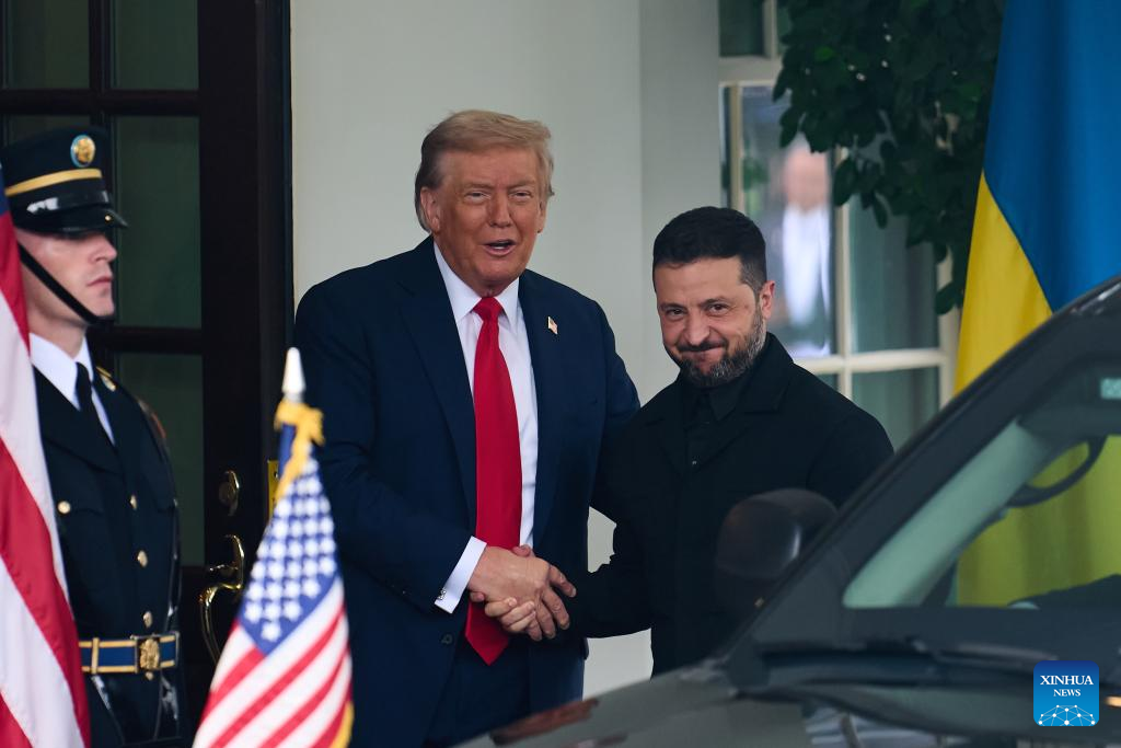 Trump saluda a Zelensky