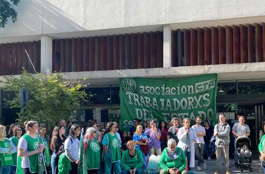 Trabajadores del Estado evalúan una medida de fuerza por precarización laboral: «Van 4 años de gestión y todavía estamos como al comienzo»