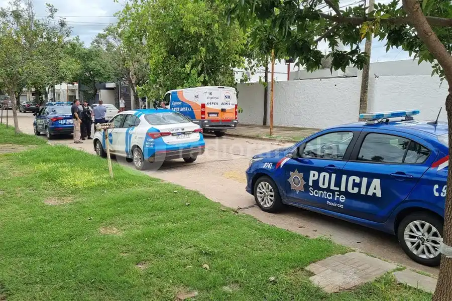 Robaron una camioneta de una reconocida empresa de paquetería