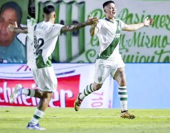 Boca perdió en su visita a Banfield, que consiguió su primera victoria